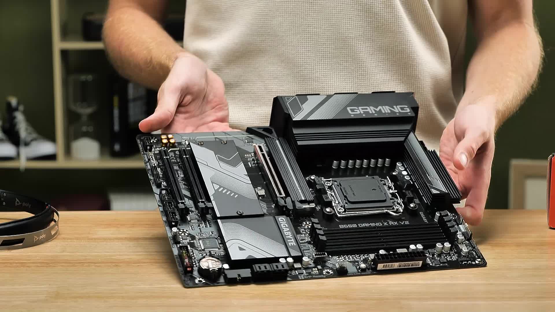 Gigabyte B650 GAMING X AX V2 Motherboard - Supports AMD Ryzen 8000